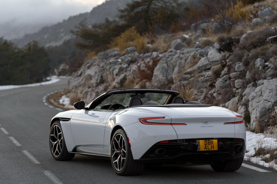  Aston Martin DB11 V8 Volante 2018 года  (NA) (фото 19 из 40)
